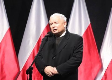 В Польше раскритиковали председателя правящей партии за отказ от участия в дебатах В Польше раскритиковали председателя правящей партии за отказ от участия в дебатах