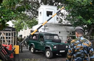Полиция и военные Шри-Ланки успели эвакуировать президента из резиденции менее чем за час до штурма Полиция и военные Шри-Ланки успели эвакуировать президента из резиденции менее чем за час до штурма