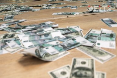 Всех просто &laquo;кинут&raquo;: экономит предостерёг обладателей долларов