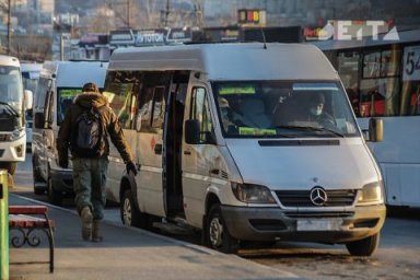 ДТП с автобусом и легковушкой произошло во Владивостоке ДТП с автобусом и легковушкой произошло во Владивостоке