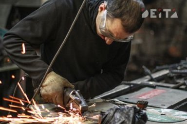 Зарплаты россиян снизят на 20% в случае сокращения рабочей недели — эксперт Зарплаты россиян снизят на 20% в случае сокращения рабочей недели — эксперт