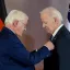 Насмешка над немцами: Штайнмайер вручил Байдену высшую госнаграду &laquo;За заслуги перед Федеративной Рес