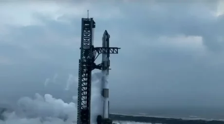 Первая ступень Starship впервые успешно совершила посадку на воду Мексиканского залива Первая ступень Starship впервые успешно совершила посадку на воду Мексиканского залива