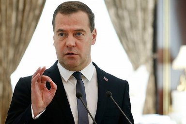 Медведев пригрозил ударить ракетами по ЕС