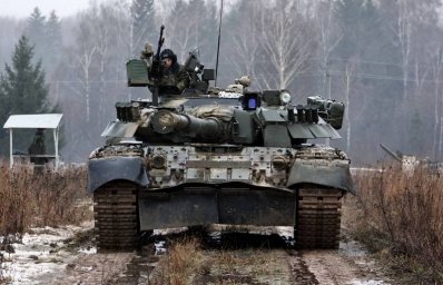 Зачем Т-80У резиновый фартук и лопухи на башне Зачем Т-80У резиновый фартук и лопухи на башне