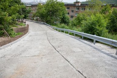 Бетонная дорога появилась на улице Героев Тихоокеанцев во Владивостоке
