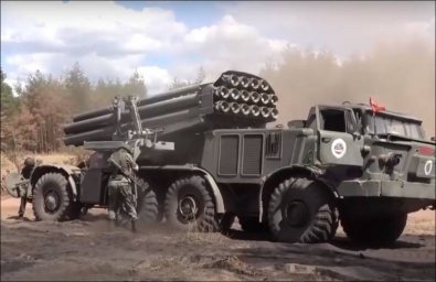 Работа РСЗО «Ураган» на Украине попала на видео Работа РСЗО «Ураган» на Украине попала на видео