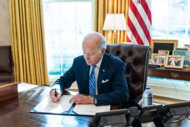 Американский политик: При президенте США Байдене российское наступление на Украину - в порядке вещей Американский политик: При президенте США Байдене российское наступление на Украину - в порядке вещей