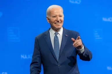 Спонсоры Демпартии США призвали Байдена &laquo;спасти демократию&raquo; и уступить место Камале Харрис