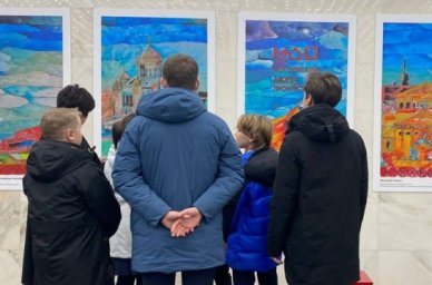 В Москве эскалаторную галерею на Воробьевых горах украсили работами воспитанников дворца пионеров В Москве эскалаторную галерею на Воробьевых горах украсили работами воспитанников дворца пионеров