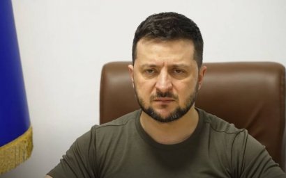 Зеленский вызвал скандал в парламенте Греции, выступив вместе с боевиками «Азова» Зеленский вызвал скандал в парламенте Греции, выступив вместе с боевиками «Азова»