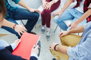 Столичные педагоги-психологи проведут для подростков классные часы на темы отношений между людьми