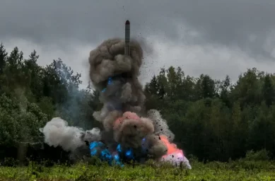 Опубликованы кадры удара ОТРК «Искандер» по штабу ВСУ в Харьковской области Опубликованы кадры удара ОТРК «Искандер» по штабу ВСУ в Харьковской области