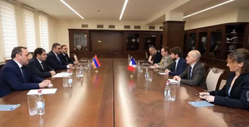 Министр обороны Армении: Сотрудничество с Францией в военной сфере развивается по многим направления