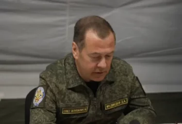 Медведев: Попытки Запада вернуть Россию к границам 1991 года приведут к глобальной войне