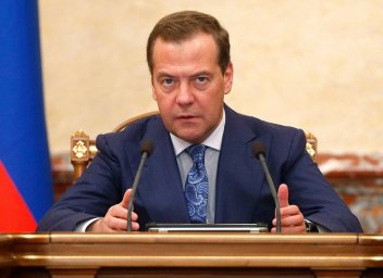 Новую роль Медведеву предрекают политологи