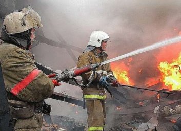 В Якутии неспокойно: неизвестный поджег вход в здание правительства