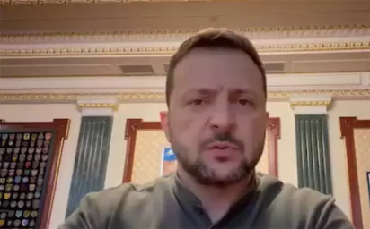 Поднявшись из укрытия в офис, Зеленский заявил об отсутствии планов по мобилизации украинцев с 18 ле Поднявшись из укрытия в офис, Зеленский заявил об отсутствии планов по мобилизации украинцев с 18 ле