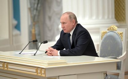 &laquo;Боевики могут выйти с завода &laquo;Азовсталь&raquo;, только если сложат оружие&raquo;: президент России поговорил по