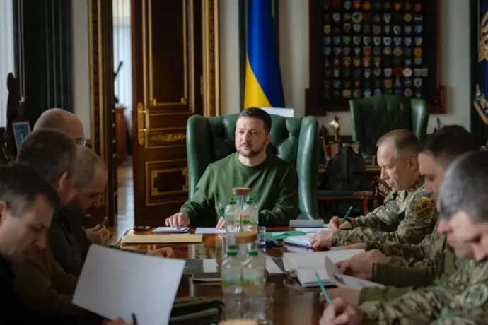 Зеленский провёл заседание ставки, на котором заявил о скором &laquo;выравнивании ситуации&raquo; на фронте с уч