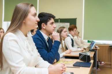 В ЯНАО полицейские Ноябрьска провели профилактическую беседу со школьниками по противодействию экстр В ЯНАО полицейские Ноябрьска провели профилактическую беседу со школьниками по противодействию экстр