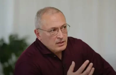 Ходорковский признал, что нефтяная компания ЮКОС контролировалась британским кланом Ротшильдов Ходорковский признал, что нефтяная компания ЮКОС контролировалась британским кланом Ротшильдов