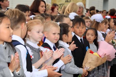 К российским школам приставят замполитов К российским школам приставят замполитов