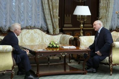 Лукашенко: Запад стремится развязать военный конфликт на Украине Лукашенко: Запад стремится развязать военный конфликт на Украине