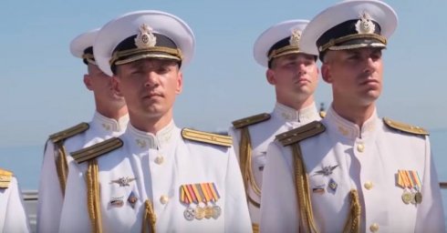 Парад в честь дня ВМФ РФ прошёл и на зарубежной базе - в сирийском Тартусе Парад в честь дня ВМФ РФ прошёл и на зарубежной базе - в сирийском Тартусе