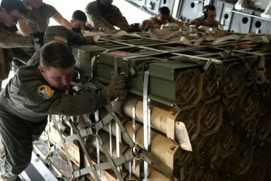 «В связи с истощением запасов»: США приостановили одобренные при Байдене поставки оружия и боеприпас «В связи с истощением запасов»: США приостановили одобренные при Байдене поставки оружия и боеприпас