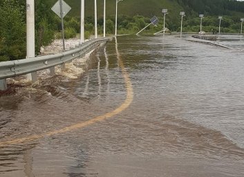 Переливы и размывы: где нельзя проехать в Приморье