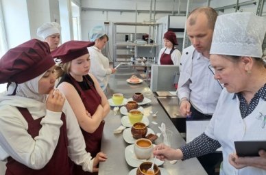Школьники Свердловской области проходят программы профессиональной подготовки Школьники Свердловской области проходят программы профессиональной подготовки