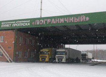 Организаторов "блатной очереди" на российско-китайской границе будут судить в Приморье Организаторов "блатной очереди" на российско-китайской границе будут судить в Приморье