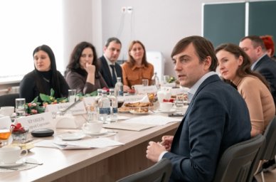 Сергей Кравцов встретился с матерями из ДНР и ЛНР, чьи дети начали обучение в российских школах