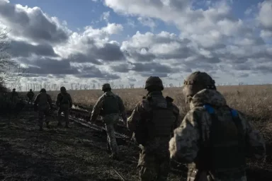 Украинские ресурсы: Подразделения ВСУ начали самовольно покидать позиции в Авдеевке и выходить из го