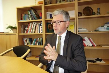 Отказ Германии снять эмбарго на поставки оружия разочаровал посла Украины в Берлине Отказ Германии снять эмбарго на поставки оружия разочаровал посла Украины в Берлине