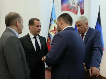 Медведев призвал россиян не ждать каких-либо изменений в политике США после президентских выборов Медведев призвал россиян не ждать каких-либо изменений в политике США после президентских выборов