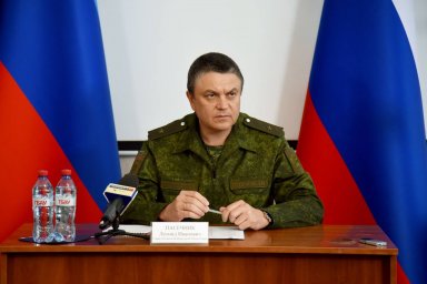 Пасечник допустил введение военного положения в Донбассе Пасечник допустил введение военного положения в Донбассе