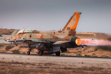 ВВС Израиля нанесли очередные ракетные удары по Сирии, выведя из строя аэропорты Дамаска и Алеппо