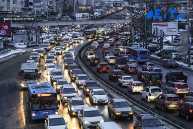 Авторынок в России сожмется на 70%: владельцы иномарок уже сталкиваются с трудностями в ремонте