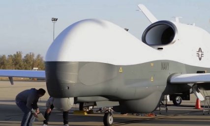 Первый серийный беспилотник MQ-4C Triton в новой конфигурации IFC-4 поступил на вооружение ВМС США Первый серийный беспилотник MQ-4C Triton в новой конфигурации IFC-4 поступил на вооружение ВМС США