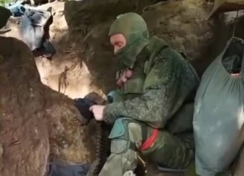 &laquo;Я узнал, что у меня есть огромная семья&raquo;: Российский морпех готовится к бою под Авдеевкой под стихо