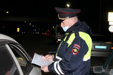 Тормозят всех: ГИБДД устроила тотальные проверки на дорогах Тормозят всех: ГИБДД устроила тотальные проверки на дорогах