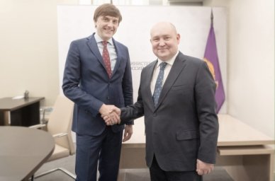 Министр просвещения обсудил с губернатором Севастополя преподавание в субъектах РФ истории региона Министр просвещения обсудил с губернатором Севастополя преподавание в субъектах РФ истории региона