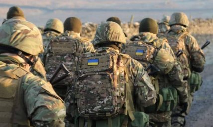 Группа украинских военнослужащих сдалась в плен бойцам 1-й танковой армии ВС РФ на Купянском направл Группа украинских военнослужащих сдалась в плен бойцам 1-й танковой армии ВС РФ на Купянском направл