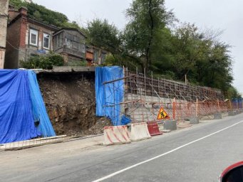 Возведение подпорной стены на Пушкинской продолжается во Владивостоке