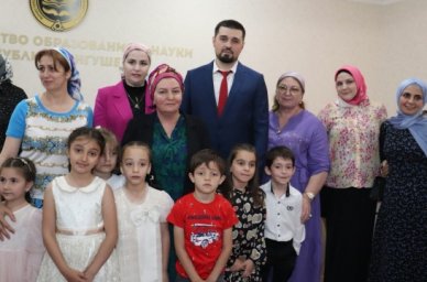 Коллективы детских садов Ингушетии представили постановки на ингушском языке на конкурсе «Бурчолг» Коллективы детских садов Ингушетии представили постановки на ингушском языке на конкурсе «Бурчолг»