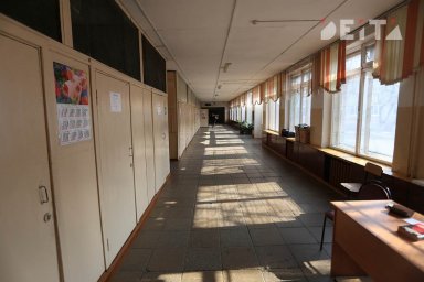 Капсулу времени заложили в Приморье на месте строительства новой школы Капсулу времени заложили в Приморье на месте строительства новой школы