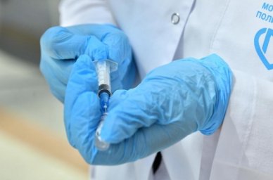 В Москве началась бесплатная добровольная вакцинация подростков от COVID-19