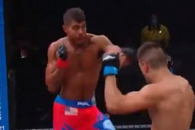Боец MMA нокаутировал оппонента ударом в голень